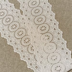 Galón Tira Bordada Circulos Florales 80mm