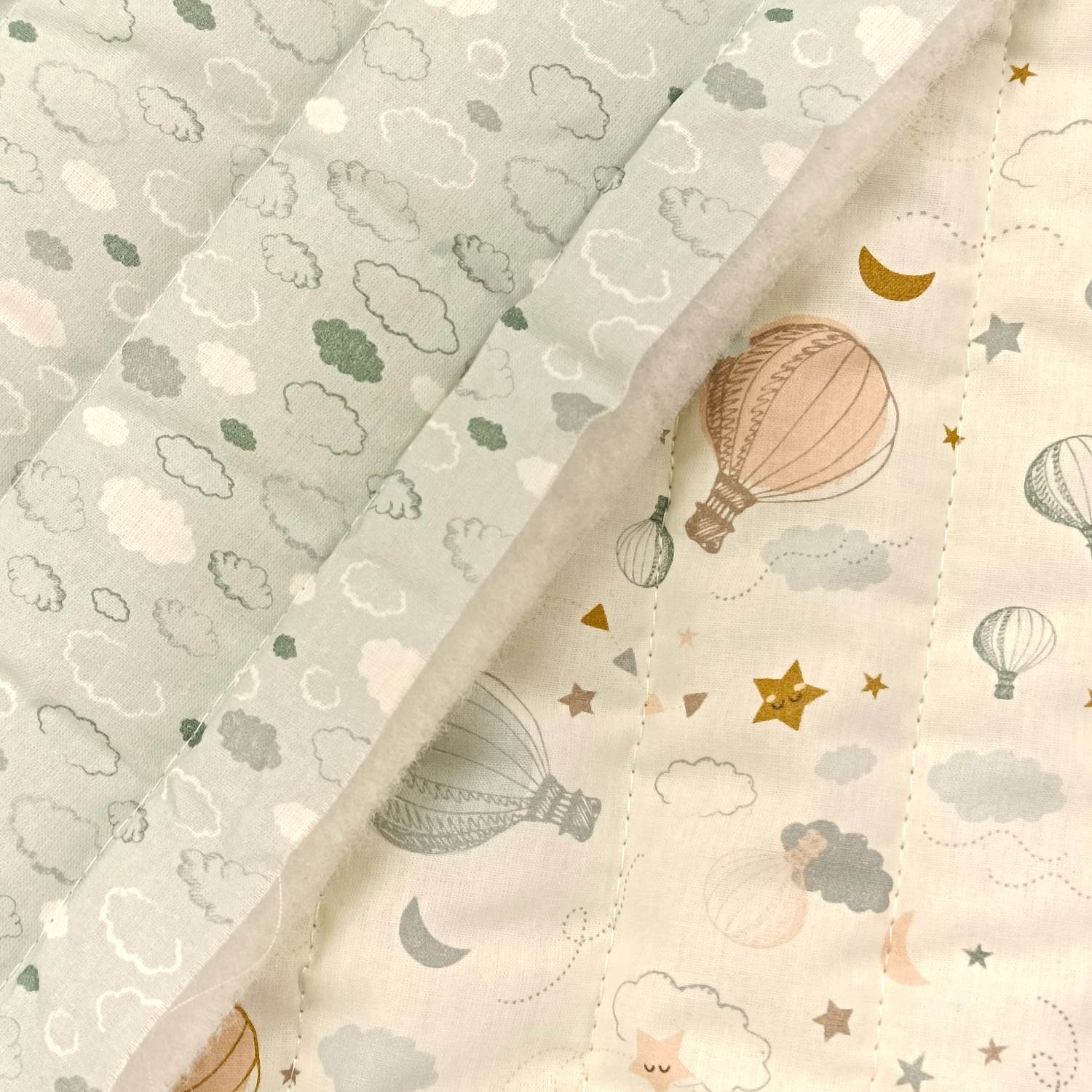 ACOLCHADO REVERSIBLE GLOBOS-NUBES - Imagen 2