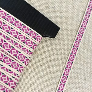 Pasamanería Cinta Tejida Geométrica– Varios colores - Fucsia