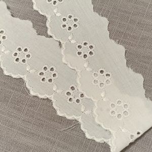 Puntilla Tira Bordada Floral 40mm - Gama Iria