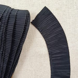 VOLANTE PLISADO - Negro
